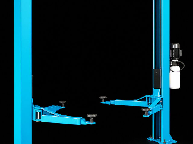 podnosnik-dwukolumnowy-hydrauliczny-do-warsztatu